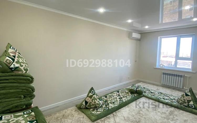 3-комнатная квартира · 70 м² · 5/5 этаж, мкр Шанхай, Курмангали Оспанова 10 — Магазин Данекер за 18 млн 〒 в Актобе — фото 2