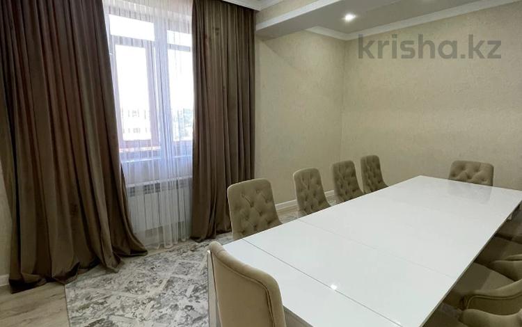 4-комнатная квартира, 116 м², 4/4 этаж, Проспект Жамбыла за 45 млн 〒 в Таразе — фото 4