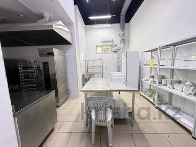 Дүкендер мен бутиктер, қоғамдық тамақтану орны · 90 м², бағасы: 1.5 млн ₸ в Астане, Есильский р-н
