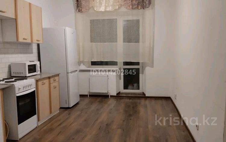 1-комнатная квартира · 45 м² · 6/9 этаж, мкр Юго-Восток, Шахтеров — Магазин 12 месяцев,спорт комплекс Енбек за 190 000 ₸ в Караганде, Казыбек би р-н — фото 2