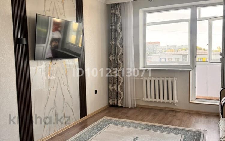 2-бөлмелі пәтер · 54 м² · 4/10 қабат, 9-й мкр., бағасы: 16 млн ₸ в Темиртау — фото 11