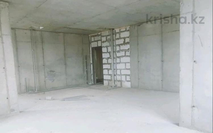 2-бөлмелі пәтер · 58 м² · 3/6 қабат, По Алатауской трассе 69 — Ракымжана Кошкарбаева, бағасы: 30.1 млн ₸ в  — фото 4