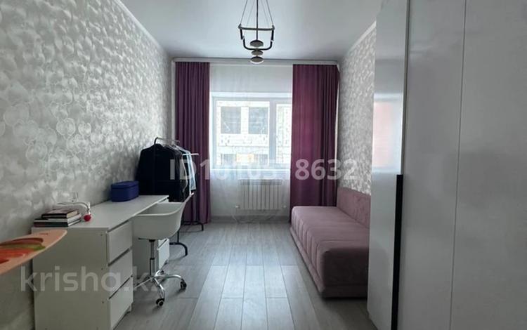 2-комнатная квартира · 72.5 м² · 4/5 этаж, мкр Северо-Восток 19/2 за 27.3 млн ₸ в Уральске — фото 2