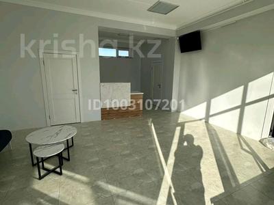 Свободное назначение, офисы, магазины и бутики, общепит, салоны красоты, бани, гостиницы и зоны отдыха, фитнес и спорт, медцентры и аптеки, образование, развлечения, конференц-залы, кабинеты и рабочие места, студии · 500 м² за 3.5 млн 〒 в Жанатурмысе