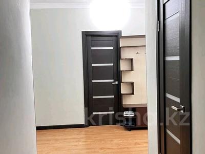 3-бөлмелі пәтер, 90 м², 3/5 қабат тәулігіне, мкр Кадыра Мырза-Али 9 — 5мкр Назарбаевская Школа, бағасы: 25 000 〒 в Уральске, мкр Кадыра Мырза-Али