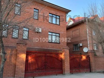 Отдельный дом · 8 комнат · 350 м², Mrcrodistrict Kaspiy 20 — Находится в центре , рядом со школой Сеним за 900 000 〒 в Атырау