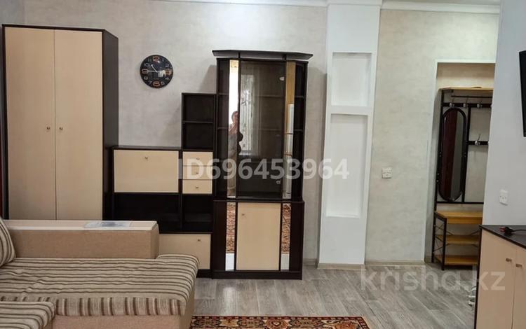 2-комнатная квартира · 43 м² · 1/4 этаж, мкр Новый Город, Лободы 16 за 160 000 ₸ в Караганде, Казыбек би р-н — фото 2