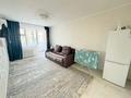 2-бөлмелі пәтер · 64 м² · 3 қабат, Хусаинова 157 — Универмаг, бағасы: 15 000 ₸ в Уральске, мкр Школьник — фото 2