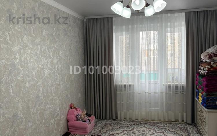 3-комнатная квартира · 61.3 м² · 3/5 этаж, Абулхаир хана за 16 млн 〒 в Актобе — фото 2