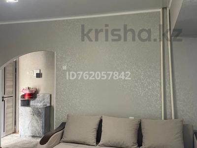 2-бөлмелі пәтер · 50 м² · 4/9 қабат, Толе би 95 — За президентским парком, бағасы: 12 000 ₸ в Таразе