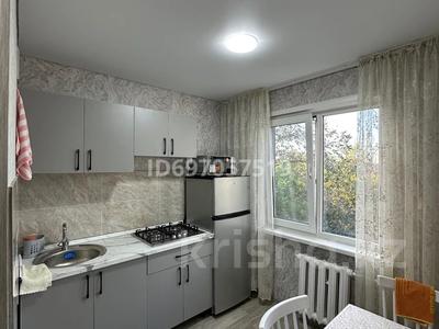 2-комнатная квартира, 45 м², 4/4 этаж посуточно, мкр №1 12 за 16 000 〒 в Алматы, Ауэзовский р-н