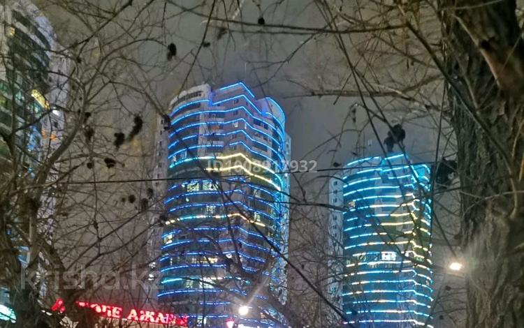 2-комнатная квартира · 80 м² · 10/25 этаж, мкр 11 112 — Актобе Ажары за 300 000 〒 — фото 4