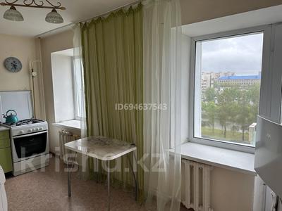 Пәтерлер в Костанайской обл.: 2-бөлмелі пәтер · 43 м² · 5/9 қабат, Ленина 187 — Напротив ЦУМа, бағасы: ~ 8.2 млн 〒 2-бөлмелі пәтер · 43 м² · 5/9 қабат, Ленина 187 — Напротив ЦУМа, бағасы: ~ 8.2 млн 〒 в Рудном