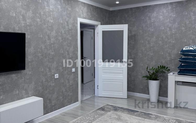 3-комнатная квартира · 100 м² · 6/9 этаж, Самал 110 за 41 млн ₸ в Уральске — фото 10