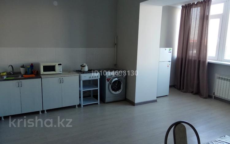 1-комнатная квартира · 60 м² · 1/9 этаж, мкр. Алтын орда, Баишева 7а за 150 000 ₸ в Актобе — фото 3