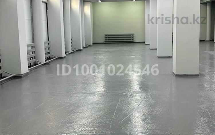 Свободное назначение, офисы, магазины и бутики, склады, кабинеты и рабочие места · 1500 м² за 3.5 млн 〒 в Семее — фото 2