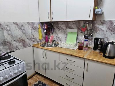 2-комнатная квартира · 42.8 м² · 4/5 этаж, Майкудук, Майкудук, 12й микрорайон за 10.5 млн ₸ в Караганде, Алихана Бокейханова р-н