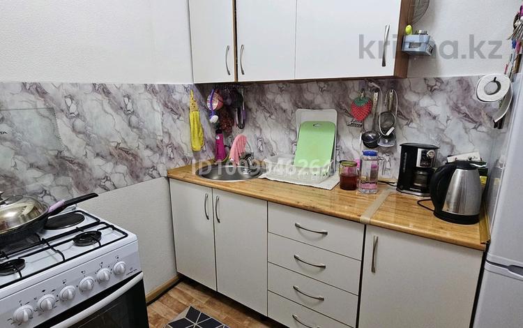 2-комнатная квартира · 42.8 м² · 4/5 этаж, Майкудук, Майкудук, 12й микрорайон за 10.5 млн ₸ в Караганде, Алихана Бокейханова р-н — фото 2