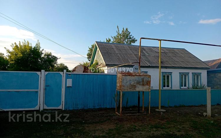 Отдельный дом · 3 комнаты · 78 м² · 20.89 сот., Ленина 66 — Находится в центре села, рядом Акимат за 5.5 млн ₸ в Аманкарагае — фото 2