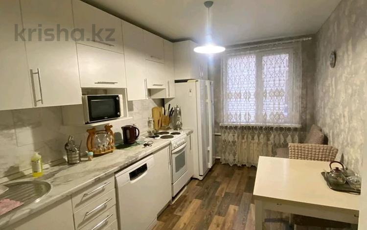 1-бөлмелі пәтер · 50 м² · 1/10 қабат, Карбышева 22 — Виноградова, бағасы: 10 000 ₸ в Усть-Каменогорске, Ульбинский — фото 2