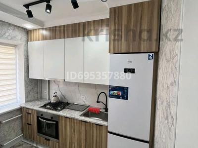 2-бөлмелі пәтер, 65 м², 3/5 қабат тәулік бойы, 30-й мкр 183 — ТЦ &quot;ОЛЖП&quot;&#039;, Супермаркет &quot; ДИНА&quot;, бағасы: 15 000 〒 в Актау, 30-й мкр