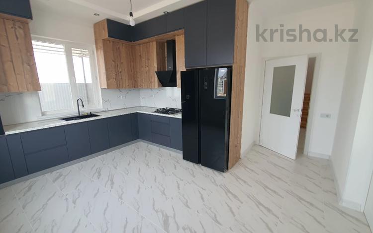 Отдельный дом · 4 комнаты · 200 м² · 6 сот., мкр Балауса, Т. Буданова 134/2 за 38 млн ₸ в Атырау — фото 2
