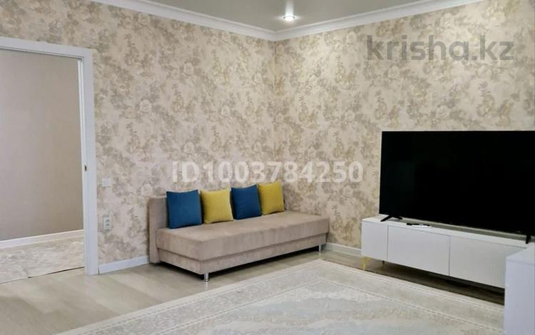 2-бөлмелі пәтер · 81 м² · 5/9 қабат, Курманғазы 196, бағасы: 37.8 млн ₸ в Уральске — фото 2