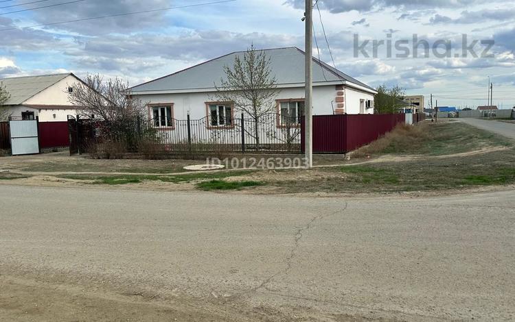 Отдельный дом · 5 комнат · 130 м² · 8 сот., мкр Бирлик-2, 6 — Около остановка, магазин, детского сада, школа не далеко за 38 млн ₸ в Атырау — фото 2