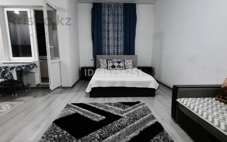 1-комнатная квартира · 45 м² · 13/13 этаж, Макатаева 131 — Муратбаева за 15 000 〒 в Алматы, Алмалинский р-н — фото 2