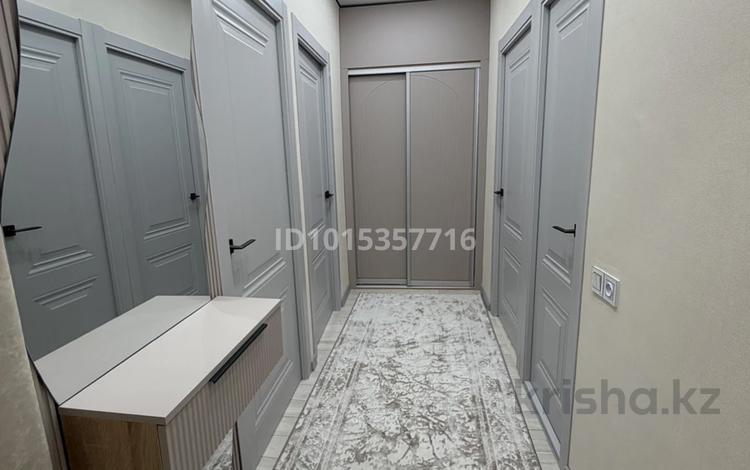 3-комнатная квартира · 70 м² · 4/5 этаж, 15-й мкр 39 за 200 000 ₸ в Актау — фото 2