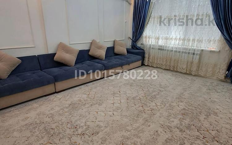 2-комнатная квартира · 69 м² · 8/10 этаж, мкр Нурсат 215 — Вдоль аллеи за 260 000 ₸ в Шымкенте, Каратауский р-н — фото 2