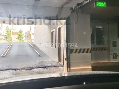 Гараждар мен тұрақтар в Астане: Паркинг · 17.8 м² · Кабанбай батыра 60а/2 — Возле Меги, бағасы: 15 000 〒 Паркинг · 17.8 м² · Кабанбай батыра 60а/2 — Возле Меги, бағасы: 15 000 〒 в Астане, Есильский р-н