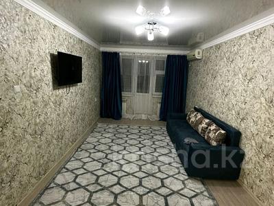 2-комнатная квартира, 46 м², 4/5 этаж, Туркестанская 2/3 — Шымкент плаза за 16.5 млн 〒