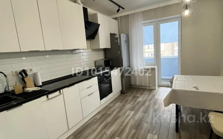 2-бөлмелі пәтер · 75 м² · 3/9 қабат, проспект Абая сити центр — Сити центр, галактика,ледовый дворец, бағасы: 25 000 ₸ в Уральске — фото 2