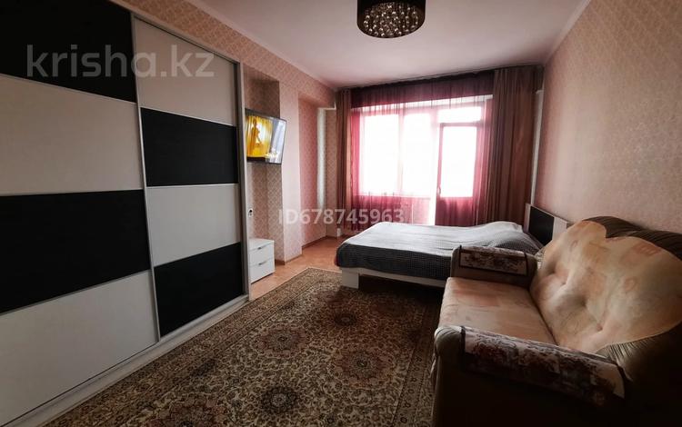 1-комнатная квартира · 42 м² · 5/9 этаж, Есенберлина за 10 000 ₸ в Усть-Каменогорске — фото 2