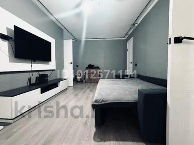 2-бөлмелі пәтер · 43.2 м² · 2/5 қабат, Момышулы 9, бағасы: 22 млн ₸ в Семее