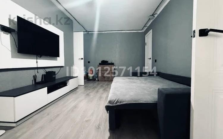 2-бөлмелі пәтер · 43.2 м² · 2/5 қабат, Момышулы 9, бағасы: 22 млн ₸ в Семее — фото 2