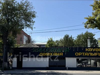 Свободное назначение, офисы, магазины и бутики, склады, общепит, салоны красоты, медцентры и аптеки, образование, развлечения, кабинеты и рабочие места, студии · 200 м² за 900 000 ₸ в Таразе