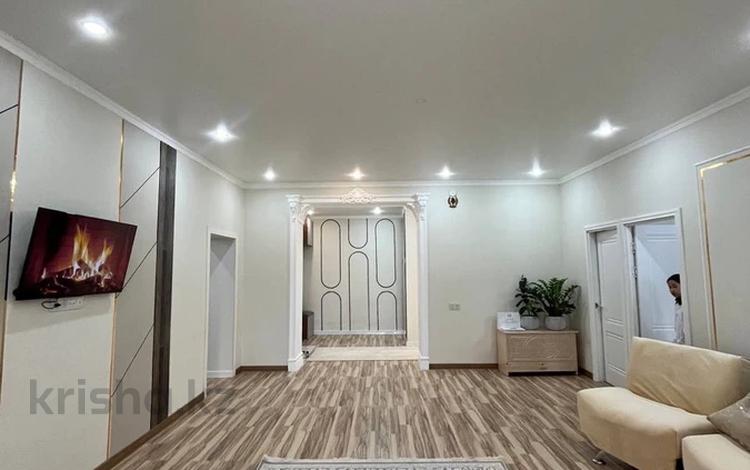 4-комнатная квартира · 128 м² · 1/7 этаж, 27-й мкр 93 за 40.5 млн ₸ в Актау — фото 2