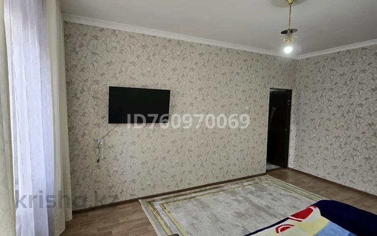 1-комнатная квартира · 40 м² · 4/5 этаж, Мкр Алатау 46 — 48 школы за 10.5 млн 〒 в Таразе — фото 2