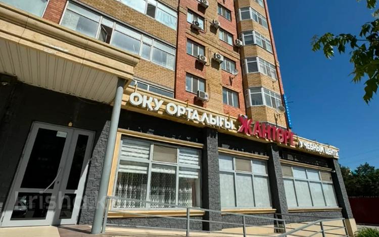 Еркін, кеңселер, дүкендер мен бутиктер, қоймалар, сұлулық салондары, медорталықтар мен дәріханалар, білім орталықтары, ойын-сауық · 402 м², бағасы: 138 млн ₸ в Актобе, мкр. Алтын орда — фото 16