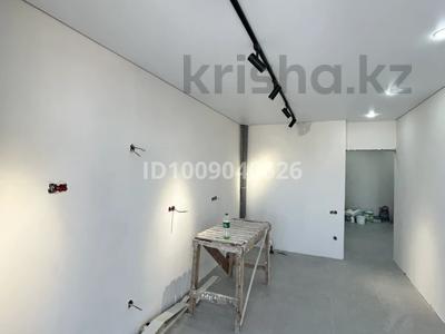 2-бөлмелі пәтер · 92 м² · 9/9 қабат, Самал 72/4, бағасы: 37 млн ₸ в Уральске