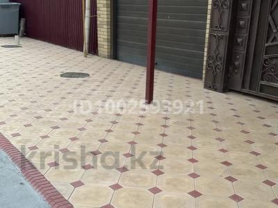 Дом · 6 комнат · 200 м², Яссауи-1, дом 5 — Сзади Анвар супермаркета. за 40 000 ₸ в 