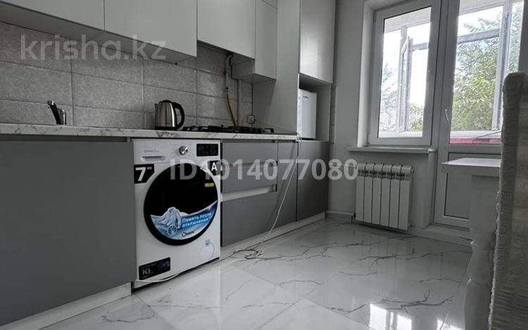 2-бөлмелі пәтер · 57 м² · 3/5 қабат, 2 ш/а., Рыскулова 200 — Алия Молдагуловой, бағасы: 13 000 ₸ в Актобе, мкр 8 — фото 2