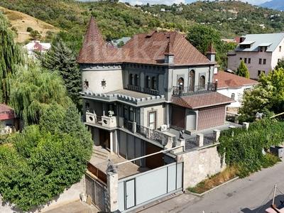 Отдельный дом · 6 комнат · 486.7 м² · 8 сот., Жанибекова 6А — Омарова за 700 млн 〒 в Алматы, Медеуский р-н