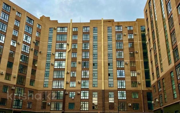 2-комнатная квартира · 81.4 м² · 5/10 этаж, проспект Санкибай Батыра за 32 млн ₸ в Актобе — фото 10