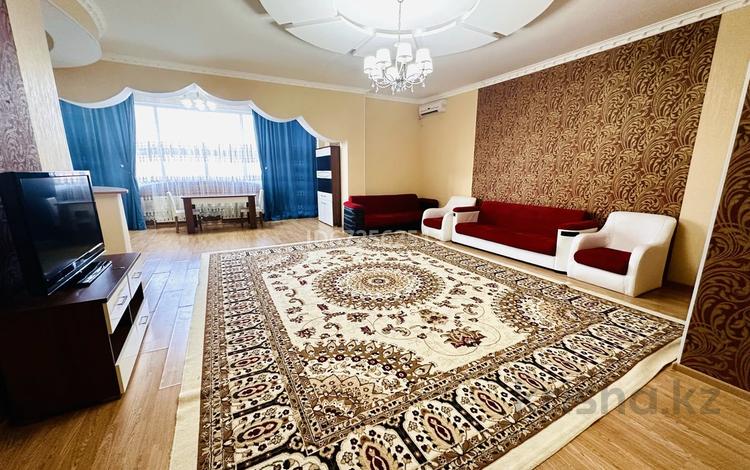 2-комнатная квартира · 120 м² · 5/6 этаж, Сатпаева 39 за 250 000 ₸ в Атырау — фото 29