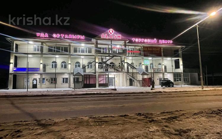 Еркін, кеңселер, дүкендер мен бутиктер, қоғамдық тамақтану орны, сұлулық салондары, монша, қонақ үй және демалыс орындары, медорталықтар мен дәріханалар, білім орталықтары, ойын-сауық · 1600 м², бағасы: 650 млн ₸ в  — фото 2