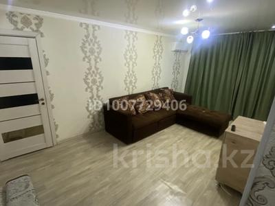 2-бөлмелі пәтер · 58 м² · 1/5 қабат, 3-й микрорайон, 3-й микрорайон — Желтоксан на против ДВД, бағасы: 195 000 ₸ в Шымкенте, Туран р-н