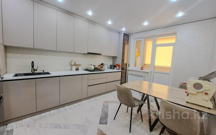 3-бөлмелі пәтер · 90 м² · 1/5 қабат, Алдабергенова 32, бағасы: 39 млн ₸ в Талдыкоргане, мкр Самал — фото 2
